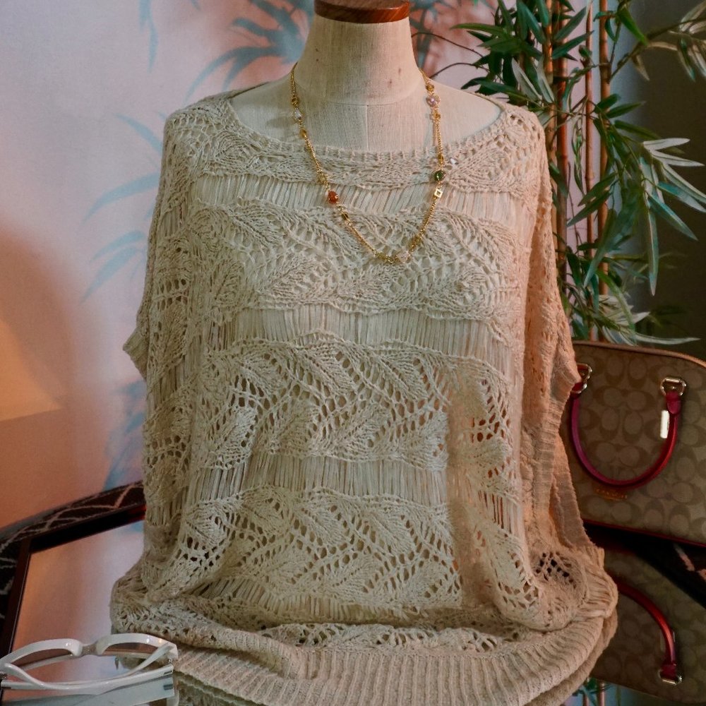 VERTIGO BLOUSE ,COLOR BEIGE ,SIXE XL (PREOWNED)